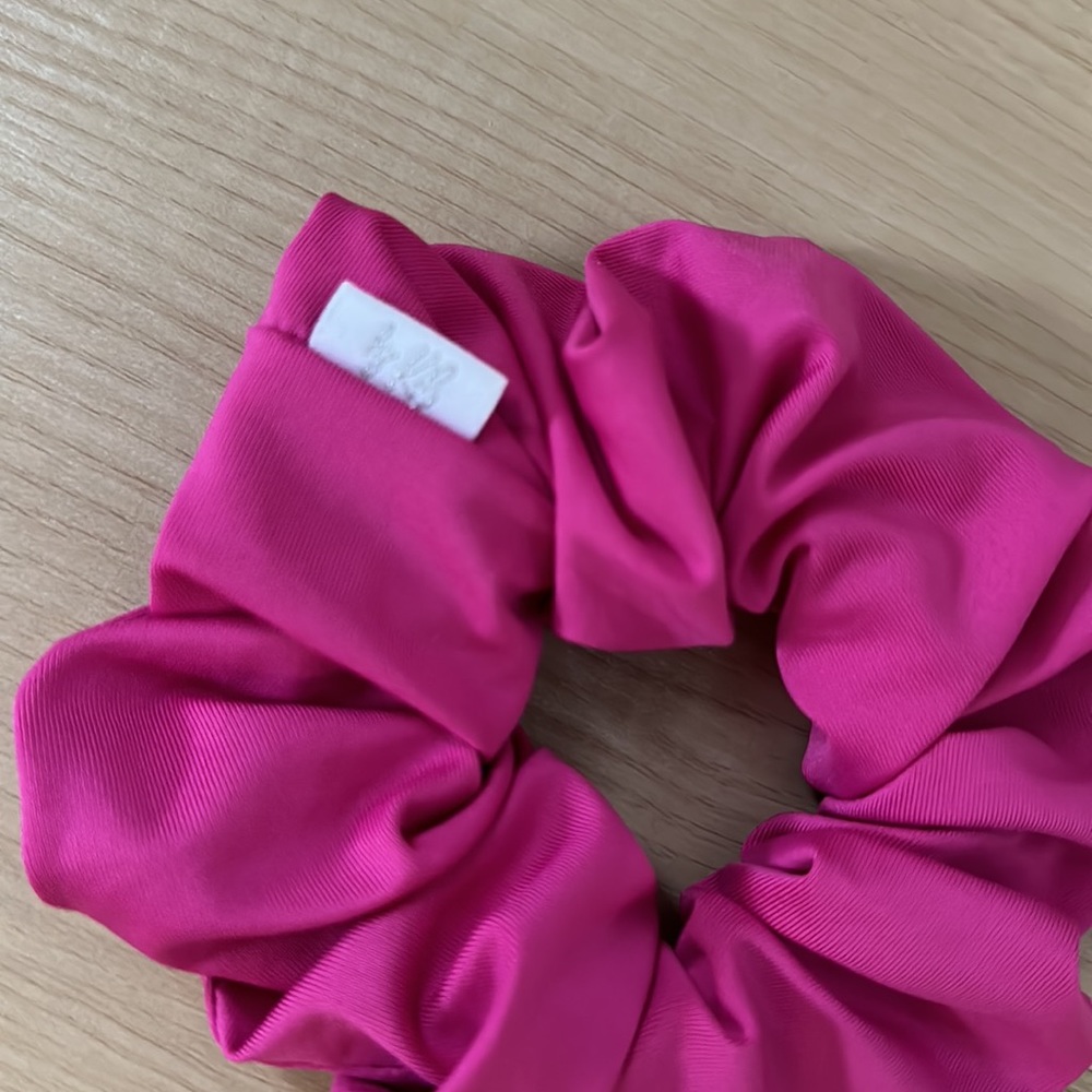 Dew Edit Scrunchie Pink - Picture 2 of 4